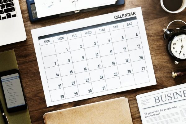 flat-lay-of-a-calendar-on-the-table